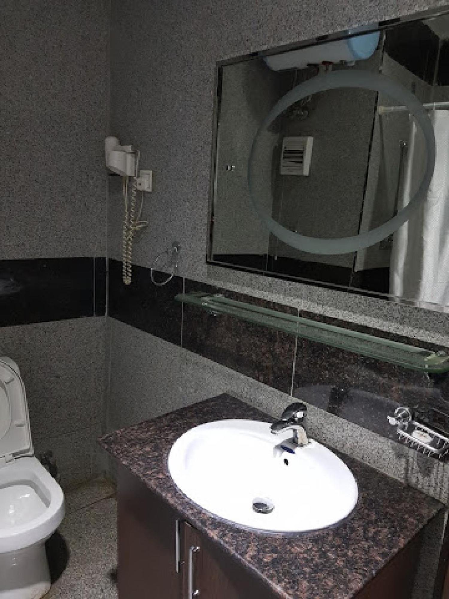 Room In Bb - Immaculate Royal International Hotel Owerri Eksteriør billede
