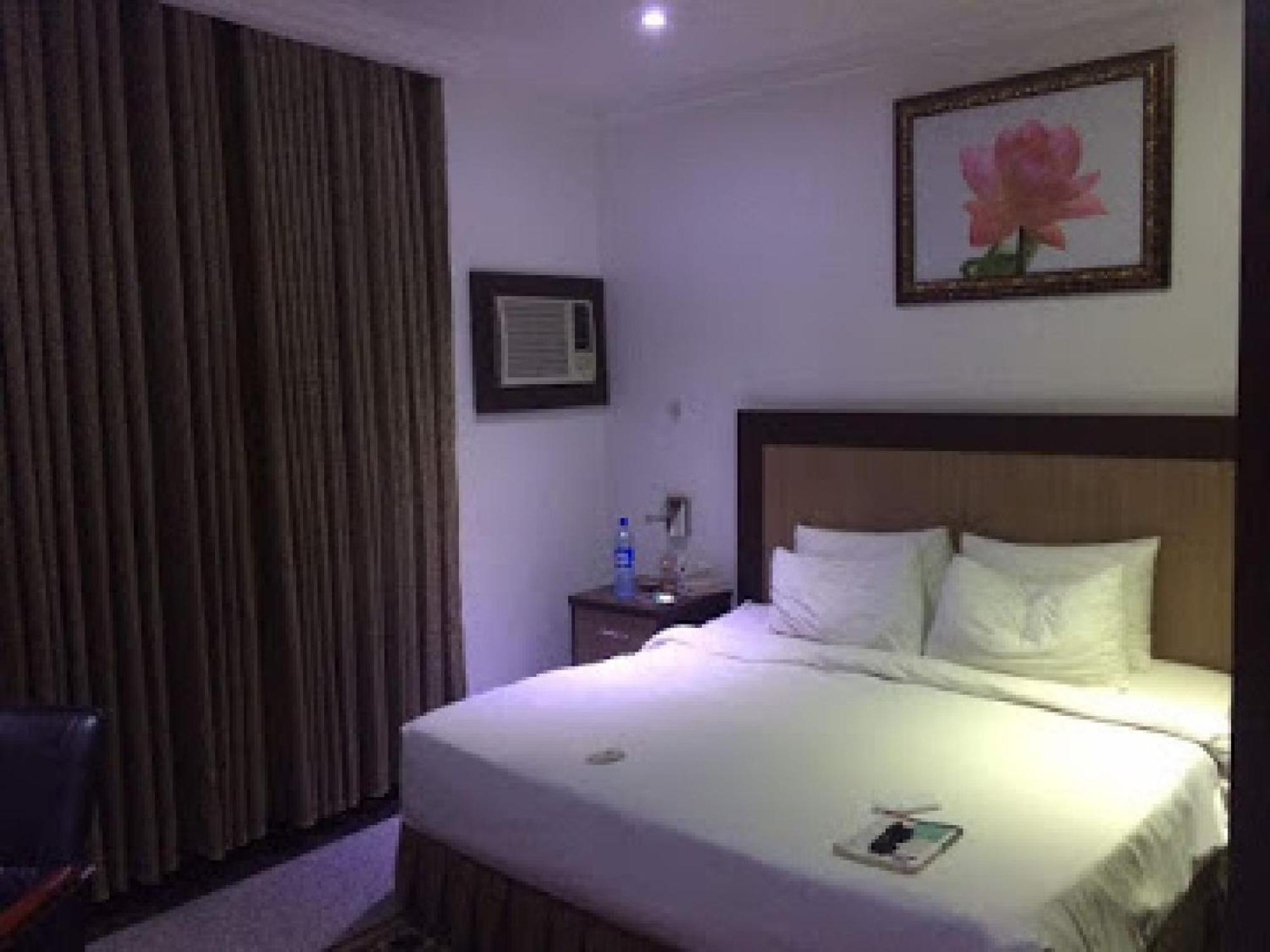 Room In Bb - Immaculate Royal International Hotel Owerri Eksteriør billede